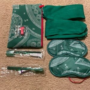 Emirates travel set